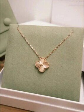 ✅Van Cleef & Arpels Gold Necklace